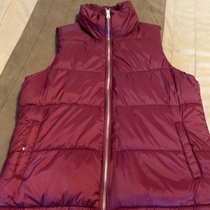 Old Navy Puffer Vest‎